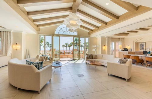 Newport Coast Complejo | Situated on a majestic bluff overlooking Laguna Beach and the Pacific Ocean