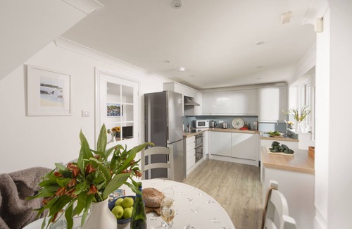 Porthtowan Casa | Situated only sixty meters from the Blue Flag sandy beach in the charming coastal village of Porthto