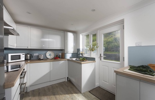 Porthtowan Casa | Situated only sixty meters from the Blue Flag sandy beach in the charming coastal village of Porthto