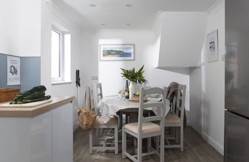 Porthtowan Casa | Situated only sixty meters from the Blue Flag sandy beach in the charming coastal village of Porthto