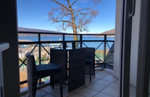Duingt Apartamento | Situation exceptionnelle pour ce cosy studio avec terrasse SUR LAC, dans résidence avec PLAGE et ponton PRIVEE
