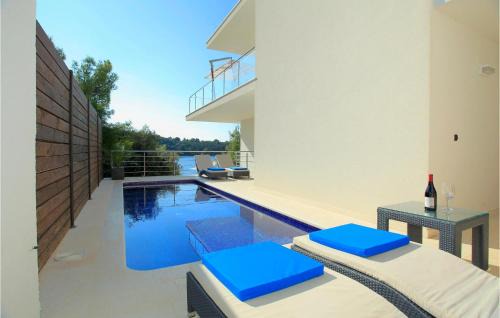 Blato Casa | Six-Bedroom Holiday Home In Karbuni