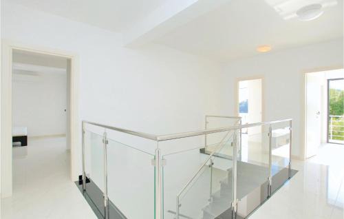 Blato Casa | Six-Bedroom Holiday Home In Karbuni
