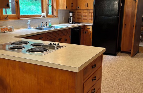 Ridgway Casa | Six bedroom house in beautiful Ridgway Pa! State Game lands in the back yard.