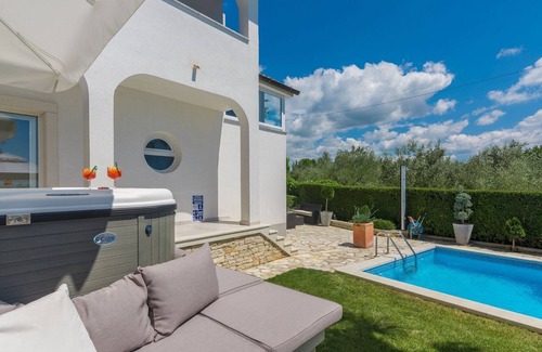 Selina Cabina | Agradable casa de campo en Sveti Lovrec con jardín privado