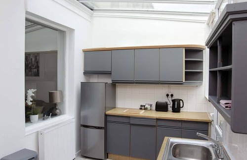 Six Bells Casa | Six Bells Retreat – A Fresh & Spacious Home in the Heart of the Valleys