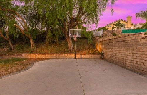 Castaic Apartamento | Six Flags Getaway - Peaceful Retreat with Pool