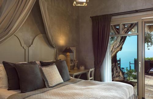Afissos Casa | Six Keys