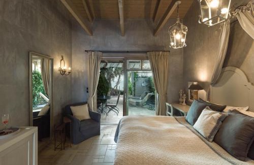Afissos Casa | Six Keys