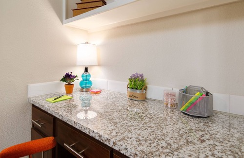 Wetmore Apartamento | SixFlags/RIM/LaCantera/Shopping/TheDominion/RestaurantsNearby