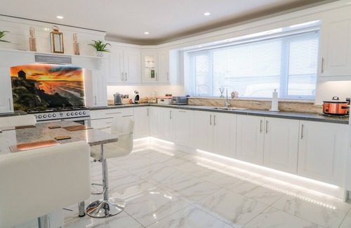 Coleraine Cabaña | SJS COTTAGE, family friendly, with a garden in Castlerock