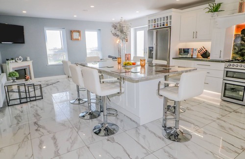 Coleraine Cabaña | SJS COTTAGE, family friendly, with a garden in Castlerock