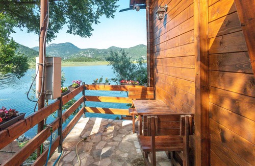 Karuc Casa | Skadar Lake Waterfront Two-Bedroom Home