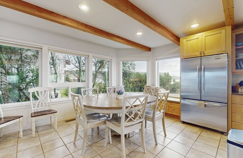Camano Island Casa | Skagit Bay ve los pasos de la casa al agua, cerca del senderismo y mucho más.