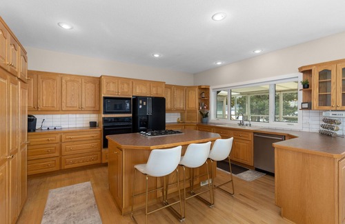 Okanagan-Similkameen Casa | Skaha LakeFront BnB: Your Lakefront Home-Away-From-Home
