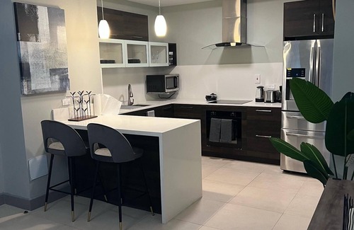 New Kingston Apartamento | Skai’s executive suite with pool