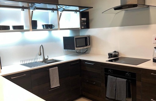 New Kingston Apartamento | Skai’s executive suite with pool