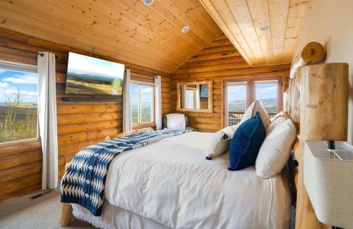 Mesa Casa | Ski and Ride Mountain Haus - Hot Tub, Fire Pit, Game Room & Deck