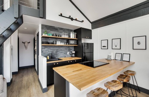 Baldy Mountain Condominio | Ski Area Views! Hip Two-Bed+Loft. Free Bus to Town