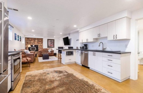 Cottonwood Heights Casa | Ski Bum Chalet-Close to Resorts!