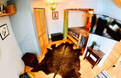 Big Sky Casa | Ski Bunny Studio Walkable to Ski Lifts