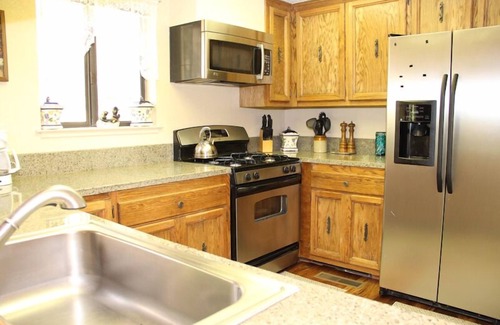 Tahoe Tyrol Chalet De Esquí | Impresionante Chalet 2 hab, 2 baños + Loft, y WIFI ~ W / Pool & Spa Comunidad + barbacoa