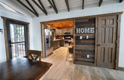 Sugar Mountain Casa | Ski Chalet: View Grandfather Mtn w/ Cozy Fireplace