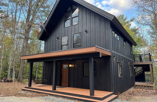 Ludlow Casa | ¡Chalet de esquí de los años 70 con bañera de hidromasaje en la montaña Okemo!