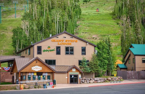Brian Head Apartamento | Ski Condo in Chalet Village at Brian Head!