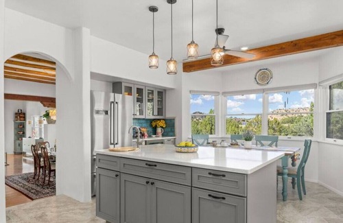 La Tierra Casa | Ski Discounts! Chamisa - Private Desert Luxury on 15 Acres with Huge Patio, Hiking Trails, Breathtaking Sunset & Mountain Views