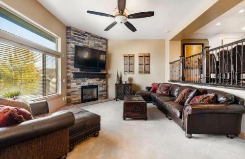 Bear Hollow Village Casa | Ski Haven Elegant Townhome with Private Hot Tub