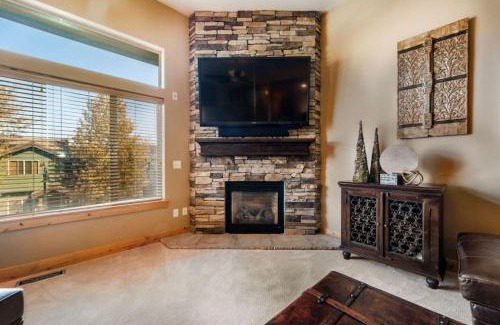 Bear Hollow Village Casa | Ski Haven Elegant Townhome with Private Hot Tub