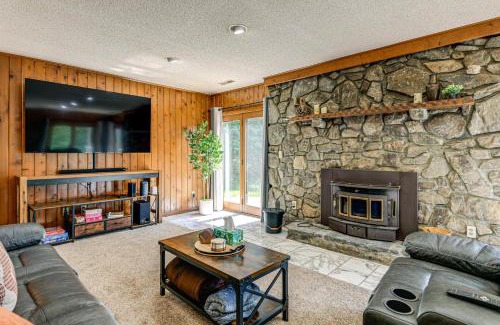 Valley Creek Run Casa | Ski, Hike and Fish Mtn-View Maggie Valley Retreat
