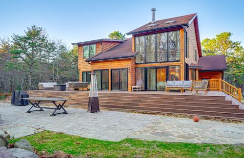 Pocono Summit Casa | Ski, Hike and More Spacious Log Cabin in Long Pond