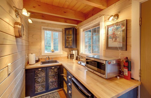 McCall Cabina | Ski, Hike, Relax By Water: Rustic McCall Tiny Home