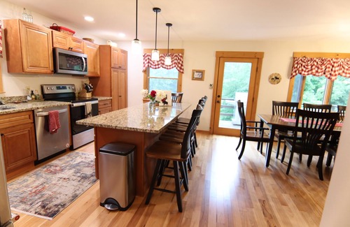 Cavendish Casa | Ski, hike, swim or relax with family & friends in this nature lovers delight!