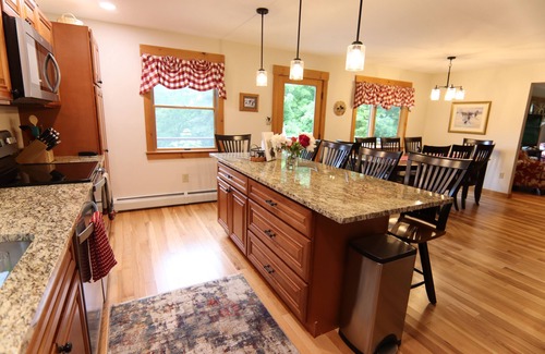 Cavendish Casa | Ski, hike, swim or relax with family & friends in this nature lovers delight!