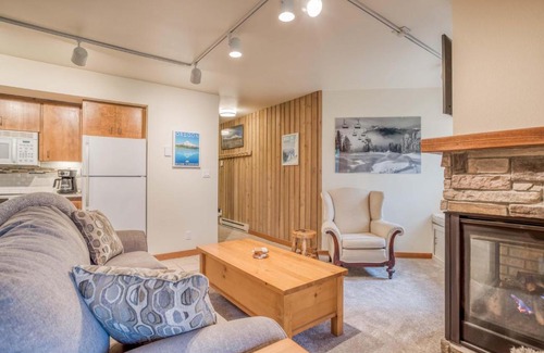 Century West Casa | Ski House 155 - Meredith Lodging
