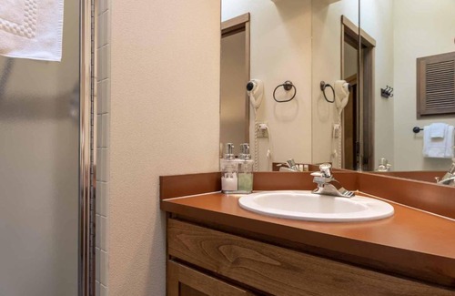 Century West Cabina | Ski House 251 - Meredith Lodging