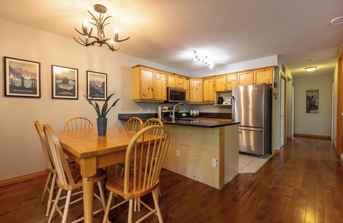 East Kootenay Chalet De Esquí | Ski In & 15 Minute Walk to the Lifts | Private Hot Tub