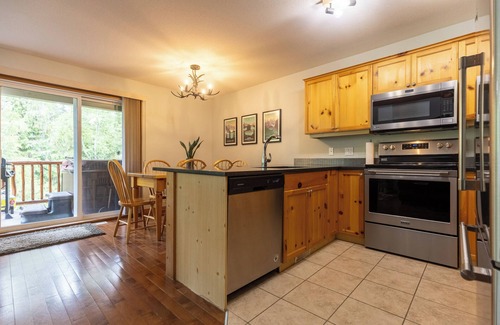 East Kootenay Chalet De Esquí | Ski In & 15 Minute Walk to the Lifts | Private Hot Tub