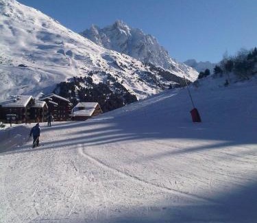 Meribel-Mottaret Apartamento | Ski in and Out 2-Bed Apartment in Meribel