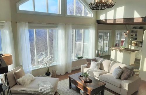 Saint-Faustin-Lac-Carre Casa | Ski-in/Car-out, HOT TUB with Amazing sunset view
