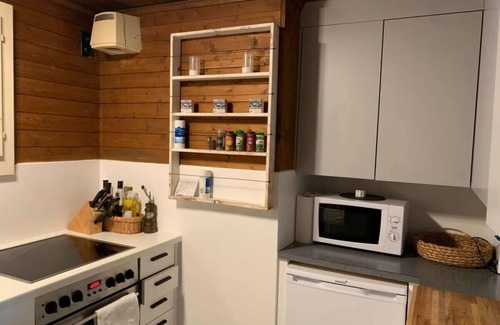 Schoenried Apartamento | Ski-In Ski-Out, acogedor apartamento típico suizo