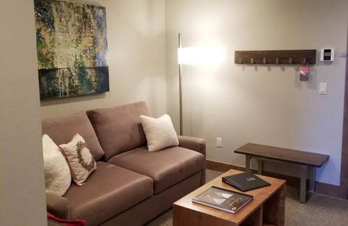 Breckenridge Cabina | Ski in/out 1BR Suite Grand Colorado on Peak8. Available Jan 24-Jan 31, 2026