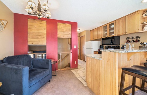 Lutsen Casa | Ski in/out at Lutsen Mountains. Family-sized base camp, on the trails in Lutsen!