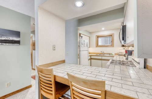 Central Vermont- Killington Condominio | Ski-in/out condo with pool, hot tub, sauna & fast WiFi