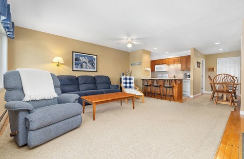 East Burke Condominio | Ski In/Out Condo with Direct Access to Kingdom Trails