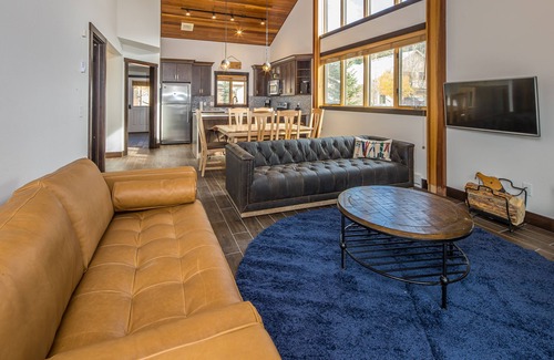 Big Horn Casa | Ski In/Out home 50 steps to Bear Back Poma Lift w/steam shower - Big Horn Escape