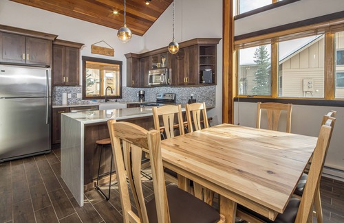 Big Horn Casa | Ski In/Out home 50 steps to Bear Back Poma Lift w/steam shower - Big Horn Escape